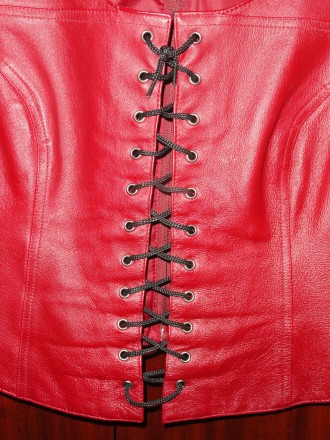 Кожаная жилетка-корсет от популярного бренда «KIT» из мягкой натуральной кожи.
. . фото 3