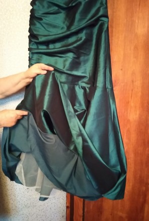 Шикарнейшее платье фасона "Рыбка" ярко-изумрудного цвета с отливом + шарф-накидк. . фото 8