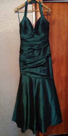 Шикарнейшее платье фасона "Рыбка" ярко-изумрудного цвета с отливом + шарф-накидк. . фото 6
