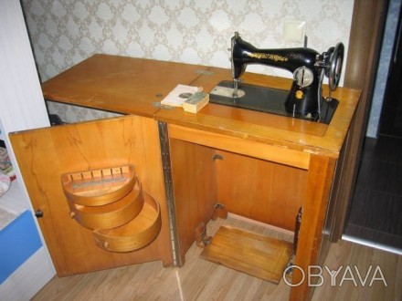 Продам швейную машинку UNION. (СССР, 60-х годов) ножная, тумба. Требуется ремонт. . фото 1