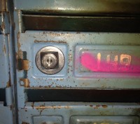 Установка замка на почтовый ящик в Киеве.
Замена замка почтового ящика Киев
В . . фото 7