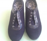 Тёмно-фиолетовые ботиночки. Материал - текстиль, но выглядят как замша.
 Б/у, в. . фото 2
