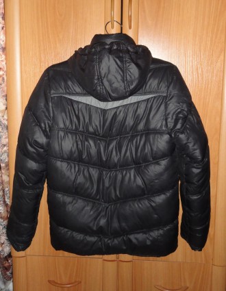 продам курточку на мальчика, б/у, р 140-150 см, цвет черный с серыми вставками. . . фото 3