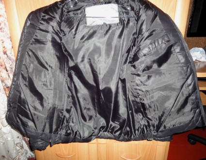 продам курточку на мальчика, б/у, р 140-150 см, цвет черный с серыми вставками. . . фото 4