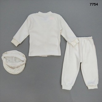 Нарядный костюм на выписку для мальчика
3 предмета: кофточка, штанишки и шапочк. . фото 4