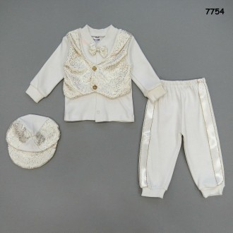Нарядный костюм на выписку для мальчика
3 предмета: кофточка, штанишки и шапочк. . фото 2