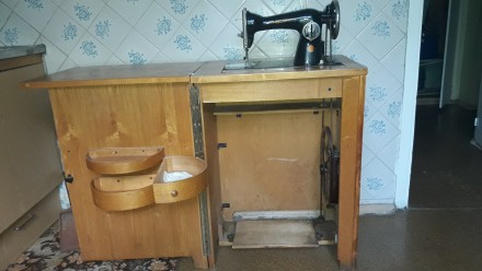 Швейная машинка   с ножным приводом 1965 в рабочем состоянии


Самовынос и са. . фото 2