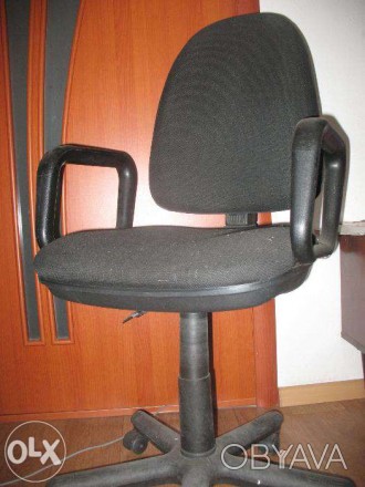 Продам стул-кресло в хорошем состоянии, чёрного цвета.Основа кресла крестовина с. . фото 1