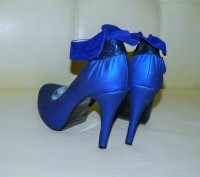 Туфли женские на каблуке синие р. 39 в хорошем состоянии.
Есть небольшие следы . . фото 6