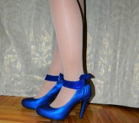 Туфли женские на каблуке синие р. 39 в хорошем состоянии.
Есть небольшие следы . . фото 7