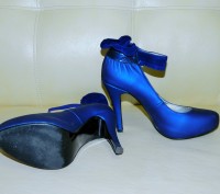Туфли женские на каблуке синие р. 39 в хорошем состоянии.
Есть небольшие следы . . фото 5
