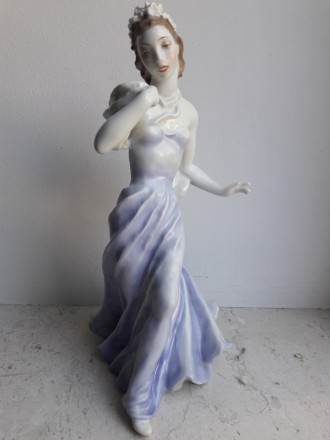 Фарфоровая статуэтка "Девушка", произведена в период c 1934 - 1956 г., на извест. . фото 2