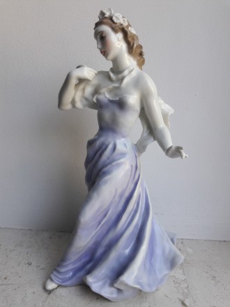 Фарфоровая статуэтка "Девушка", произведена в период c 1934 - 1956 г., на извест. . фото 5