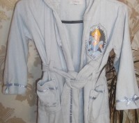 Махровый халат для девочки 5-6 лет в хорошем состоянии Цвет голубой,длинна от пл. . фото 2