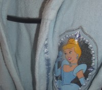 Махровый халат для девочки 5-6 лет в хорошем состоянии Цвет голубой,длинна от пл. . фото 3