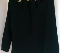 Очень красивая черная блузка от ZARA с оригинальным вырезом. Ткань не прозрачная. . фото 4