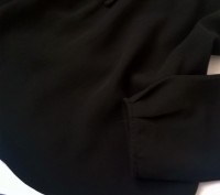 Очень красивая черная блузка от ZARA с оригинальным вырезом. Ткань не прозрачная. . фото 6