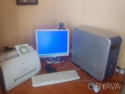 Робоче місце для роботи на компютері: системний блок, монітор, клавіатура, мишка. . фото 1