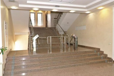 В Голосеевском районе столицы расположен современный пятиэтажный бизнес-центр. П. . фото 4