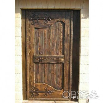 Деревянная дверь под старину