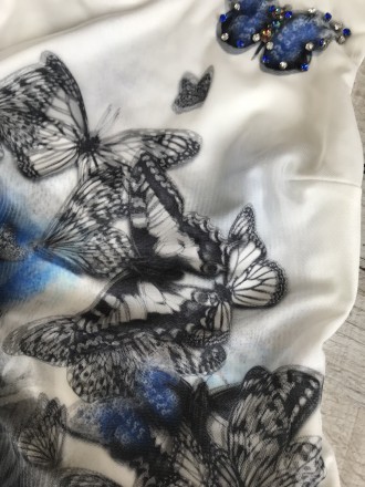 Чудесное платье от Isabel C. ( SOON) с эффектом 3D порхающих бабочек.
Размер ук. . фото 4