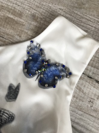 Чудесное платье от Isabel C. ( SOON) с эффектом 3D порхающих бабочек.
Размер ук. . фото 3