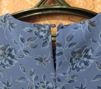 Блуза голубая с красивым цветочным рисунком_Очень нежная,женственная_Производств. . фото 3