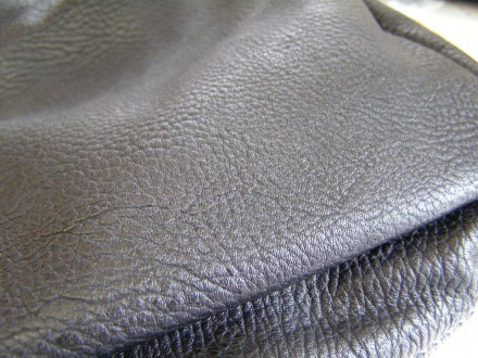 Женская сумка черного цвета,замки и прочие детали золотистого цвета.Одно деление. . фото 6