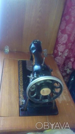 Швейная машинка класса 1-М Подольского завода с ножным приводом 1962 г.в. В нера. . фото 1