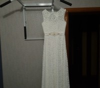 Свадебное платье цвета "айвори" (слоновая кость) с небольшим шлейфом.
Размер 42. . фото 3