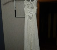 Свадебное платье цвета "айвори" (слоновая кость) с небольшим шлейфом.
Размер 42. . фото 4