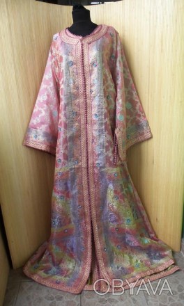 Шикарный марокканский наряд.
состоит из нижнего атласного платья и верхнего каф. . фото 1
