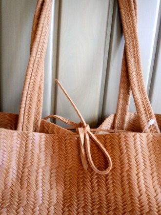 оригинальная 100% кожаная сумка, произведена в Италии, удобная, вместительная и . . фото 2