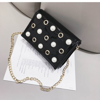 Сумка выполнена из кожезаменителя. Параметры: ширина 18 см, высота 12 см, глубин. . фото 4