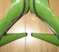 Супер удобные зеленые туфли
Удобнейшие зелёные туфли на высоком, но оооочень уд. . фото 4