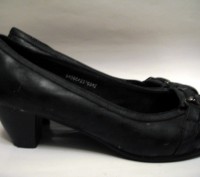 Черные туфли на не высоком каблуке
Длина по стельке 26,5 см
Высота каблука 5см. . фото 3