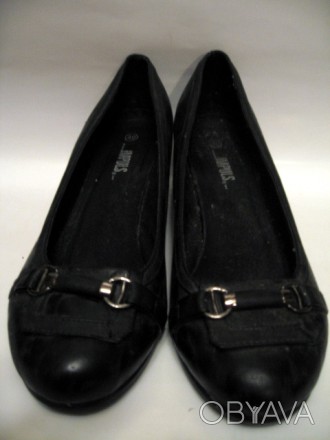 Черные туфли на не высоком каблуке
Длина по стельке 26,5 см
Высота каблука 5см. . фото 1