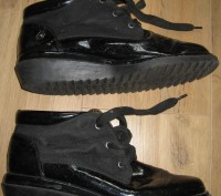 Черные ботинки
Размер 39
Длина по стельке 25,5см
Смотрите и другие мои объявл. . фото 2