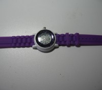 Новые фиолетовые часы
Экран всё еще под пленочкой.
Диаметр 4см. . фото 2