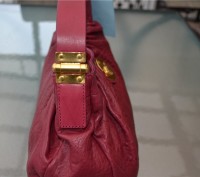 MARC BY MARC JACOBS Leola Shoulder Bag

RETAIL $498.

100% AUTHENTIC

Спок. . фото 9