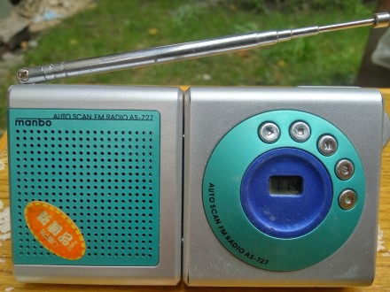 Портативный FM радио приемник MANBO AS-727. 
Под ремонт, либо на запчасти.
На . . фото 2
