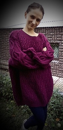 Продам свитер оверсайз унисекс (на фото хрупкая девушка, но можно и на крупного . . фото 3