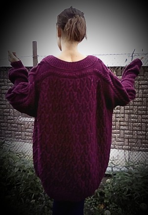 Продам свитер оверсайз унисекс (на фото хрупкая девушка, но можно и на крупного . . фото 4