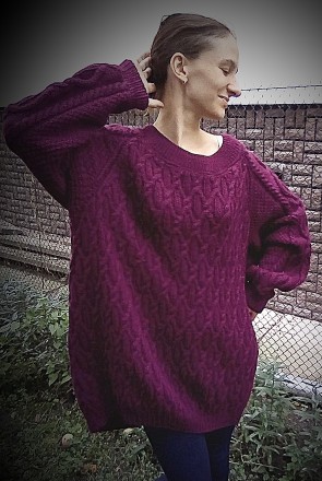Продам свитер оверсайз унисекс (на фото хрупкая девушка, но можно и на крупного . . фото 2