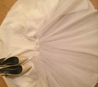 Белое платье воздушное -покрой юбки "солнце клёш"-к нему подьюбник фатиновый.Рук. . фото 4