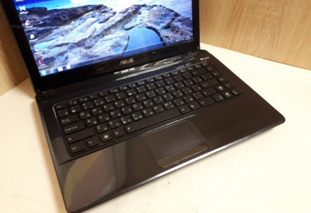 Игровой ноутбук с мощной видеокартой Asus K42J.
Ноутбук имеет отличное внешнее . . фото 3