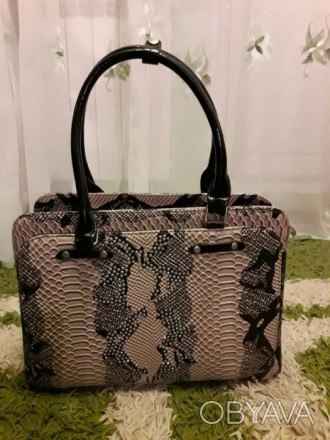 Продам женскую сумку,качественный лак под рептилию,необычно красивая расцветка.Б. . фото 1