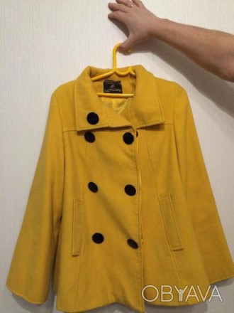 Продам пальто, цвет - желтый, необходима стирка.Размер 44. . фото 1