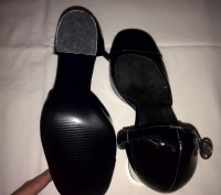 Новые туфли BRASKA, лаковая кожа, каблук устойчивый ширина 4 см и 9см в высоту. . фото 3