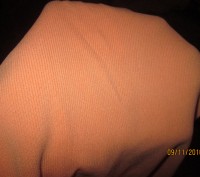 Продам маечку персикового цвета, р. 40-42. От плеча до плеча 29 см, под руками 3. . фото 4